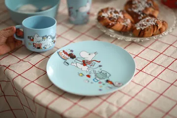 Moomin Picnic flat plate Ø19.5 cm - Light blue - Rätt Start