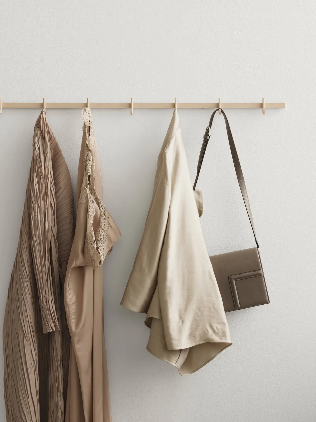 Relief hook rack medium 82 cm, Ash Relief