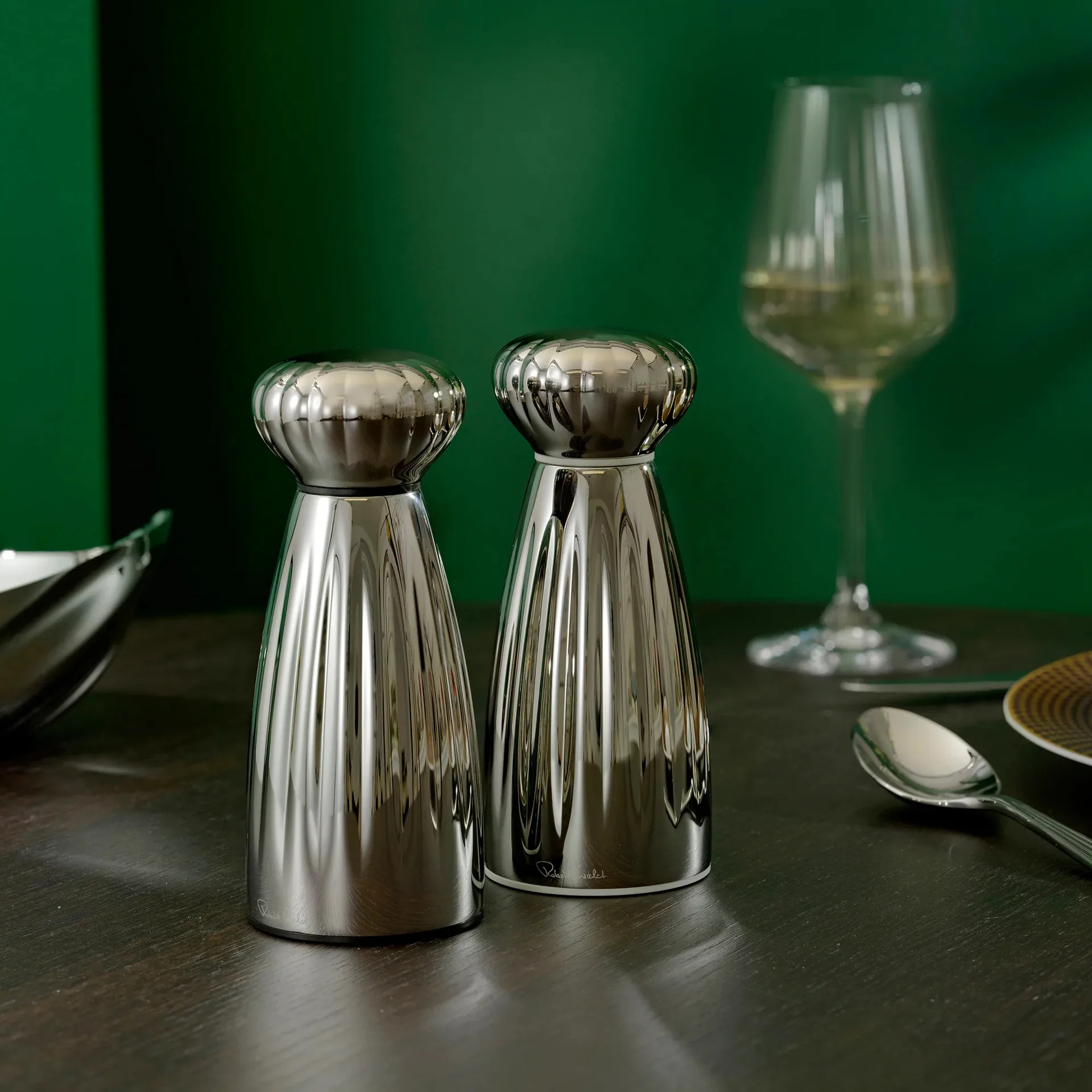 Palm Bright salt and pepper mill set, Small-stainless steel, with tray Robert Welch