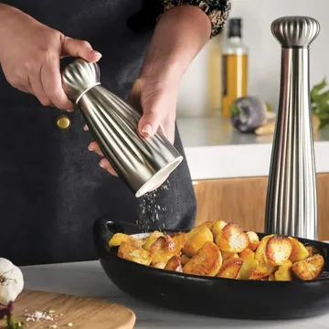 Palm Bright salt mill - Small-stainless steel - Robert Welch