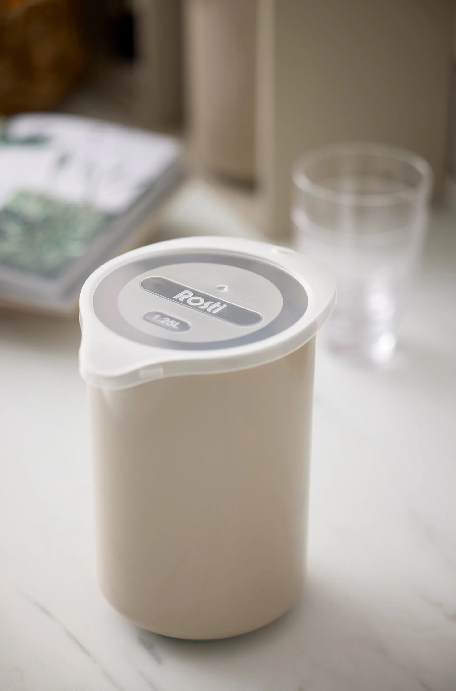 NEW Classic mixing jug with lid, Humus, 1.25 litres Rosti