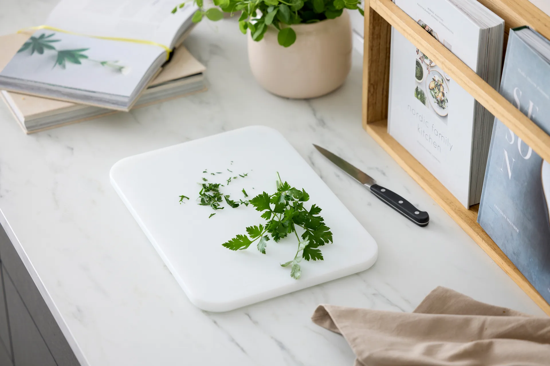 Separa chopping board, White, 36x26 cm Rosti
