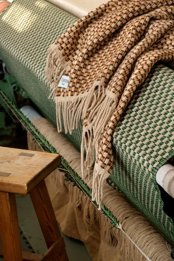 Isak throw 150x210 cm - Chestnut - Røros Tweed