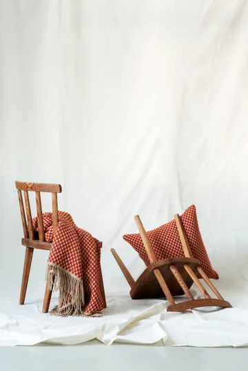 Isak throw 150x210 cm - Red sumac - Røros Tweed