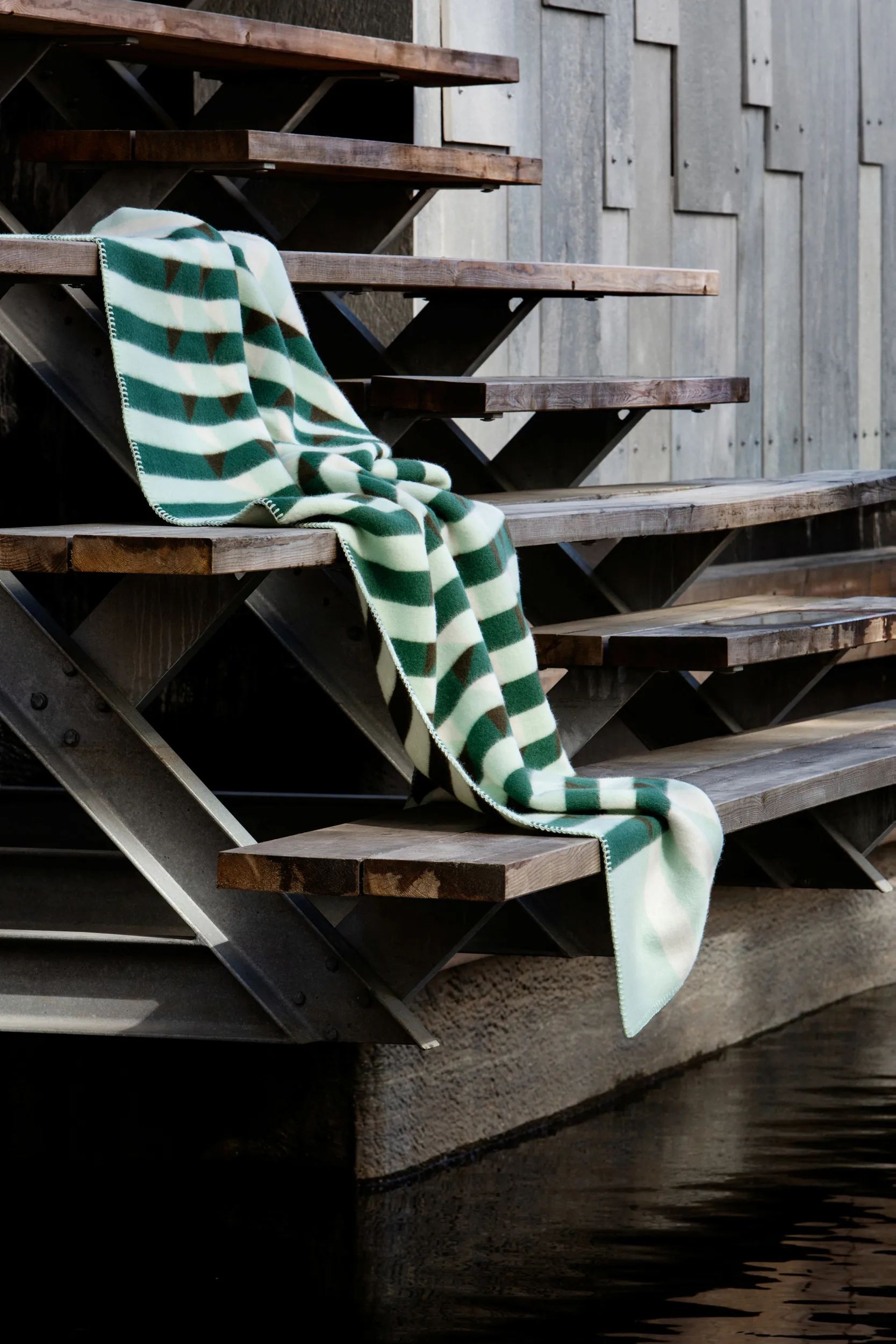 Kvam blanket 135x200 cm, Green Røros Tweed