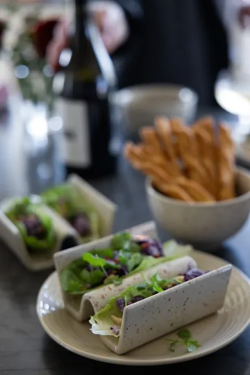 Ditte taco stand 2-pack - Beige-burgundy - Sagaform