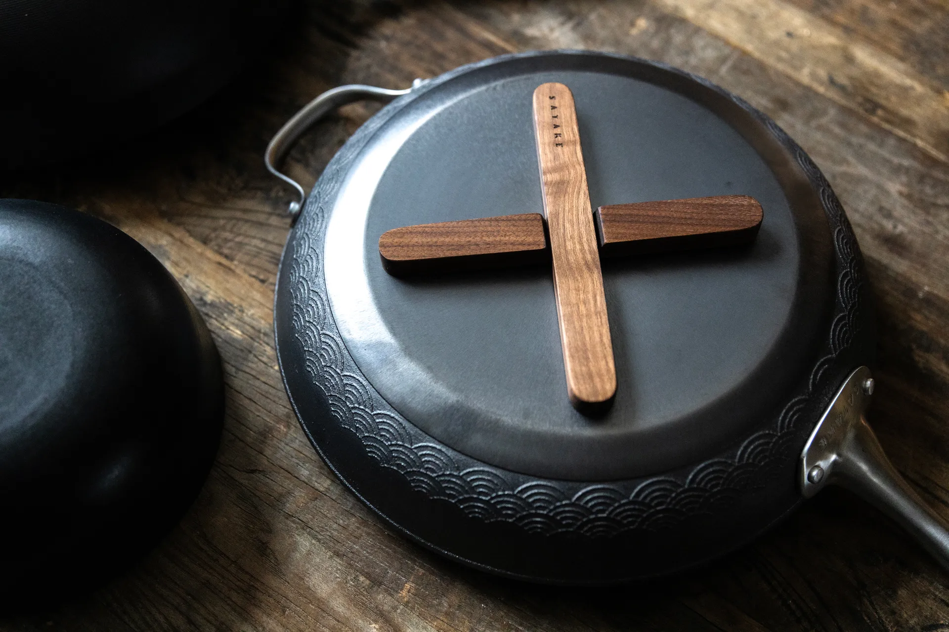 Satake magnetic trivet, Walnut Satake