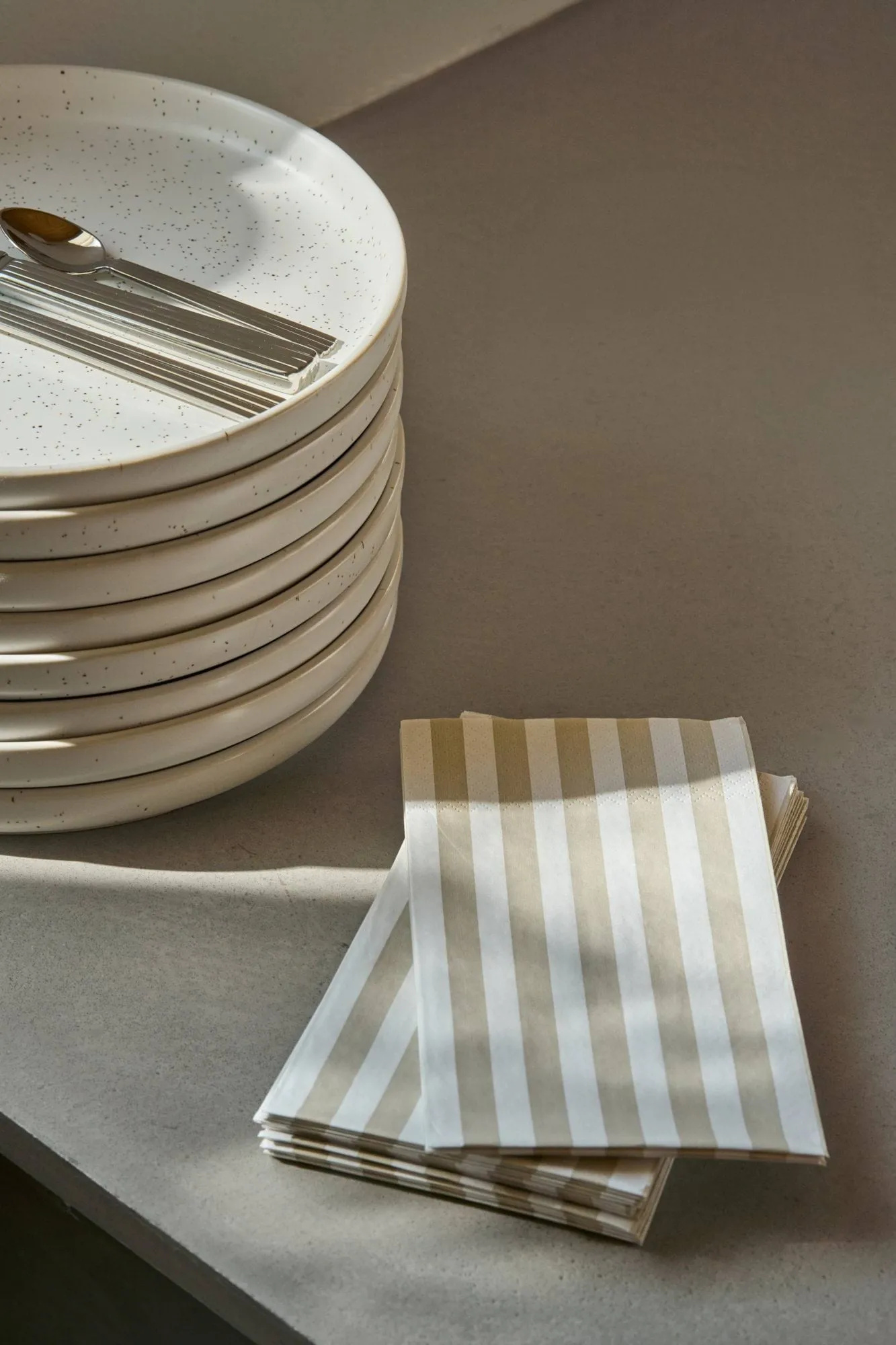 Bold Stripe paper napkin, White-beige, 15-pack, 33x40 cm Scandi Essentials