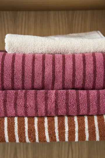 Drift bath towel 100x150 cm - Pink-red - Scandi Living