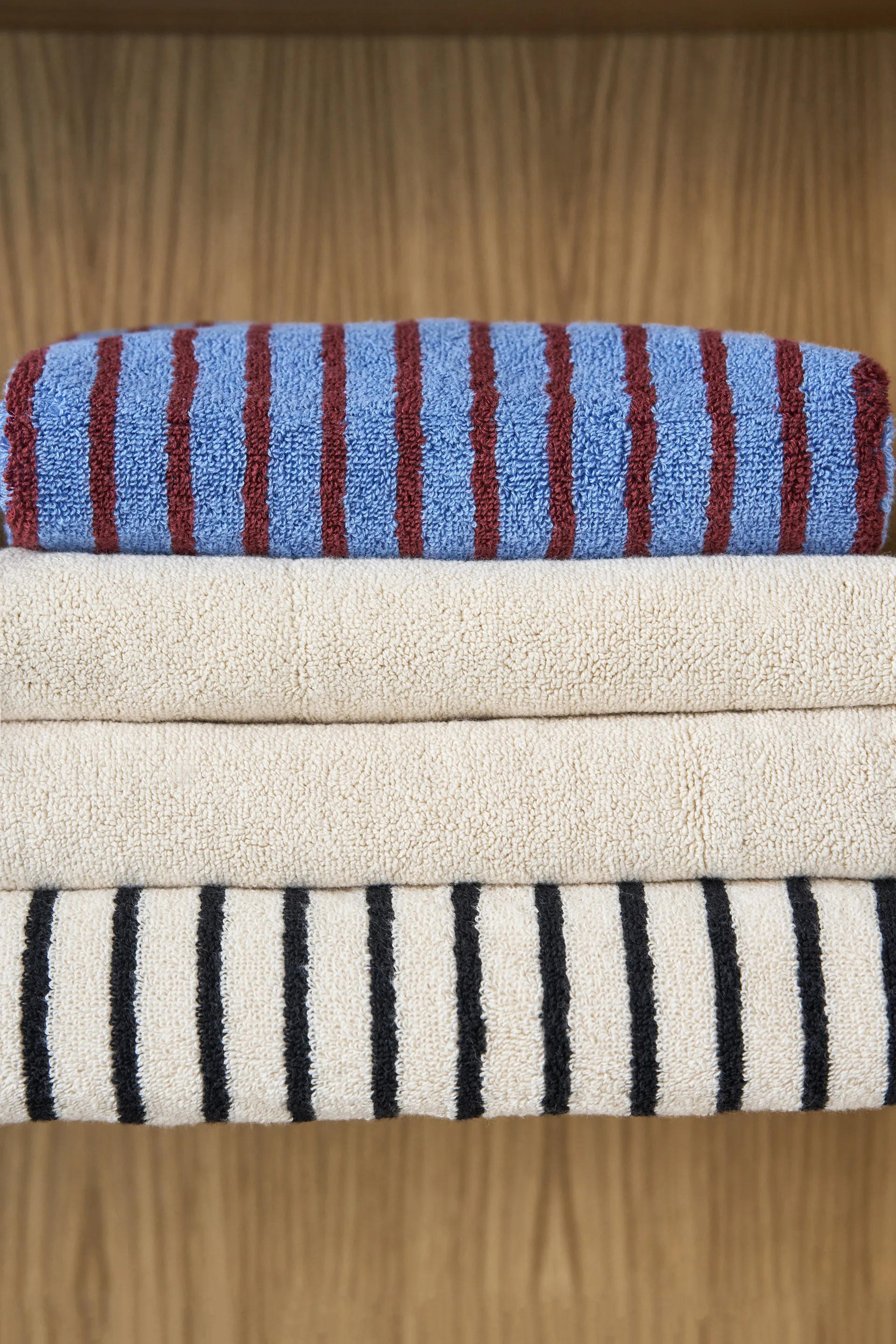 Drift bath towel 100x150 cm, White-black Scandi Living