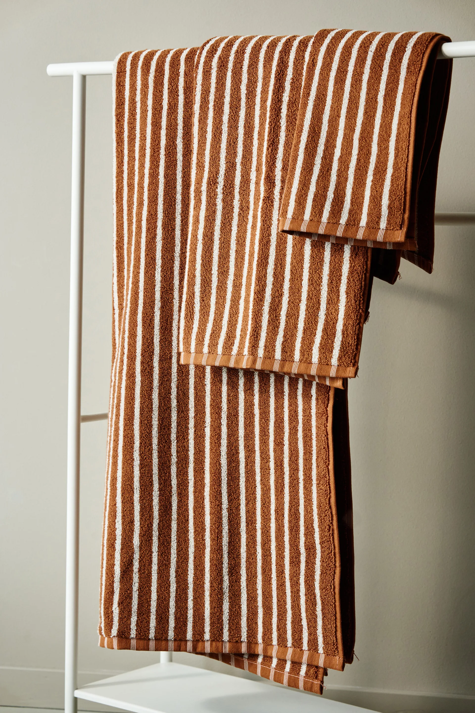 Drift bath towel 70x140 cm, Brown-white Scandi Living