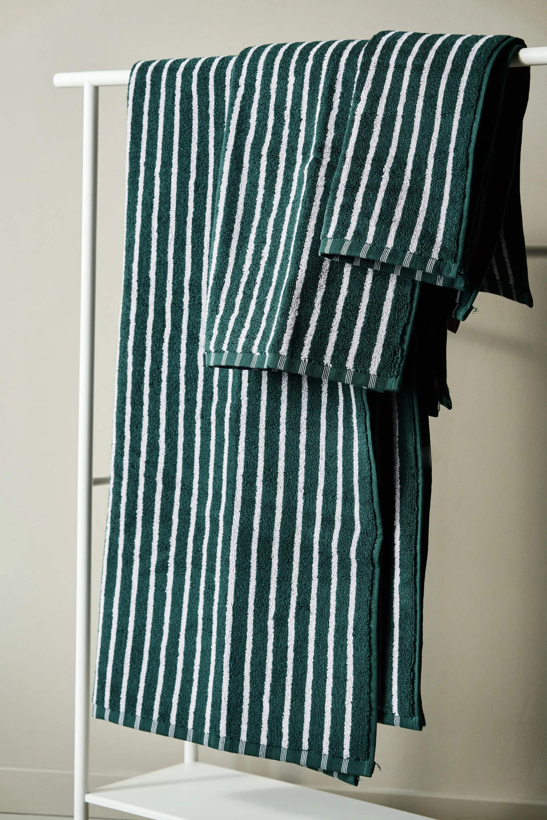 Drift bath towel 70x140 cm, Green-purple Scandi Living