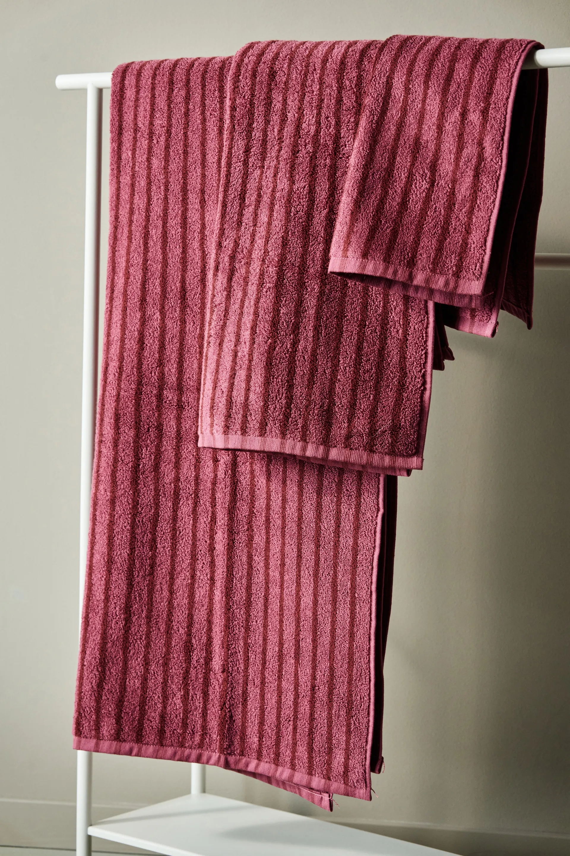 Drift bath towel 70x140 cm, Pink-red Scandi Living