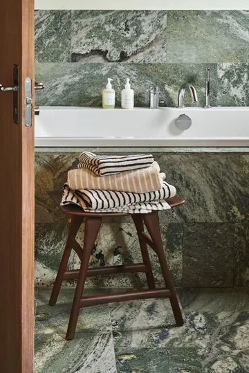 Drift bath towel 70x140 cm - White-black - Scandi Living