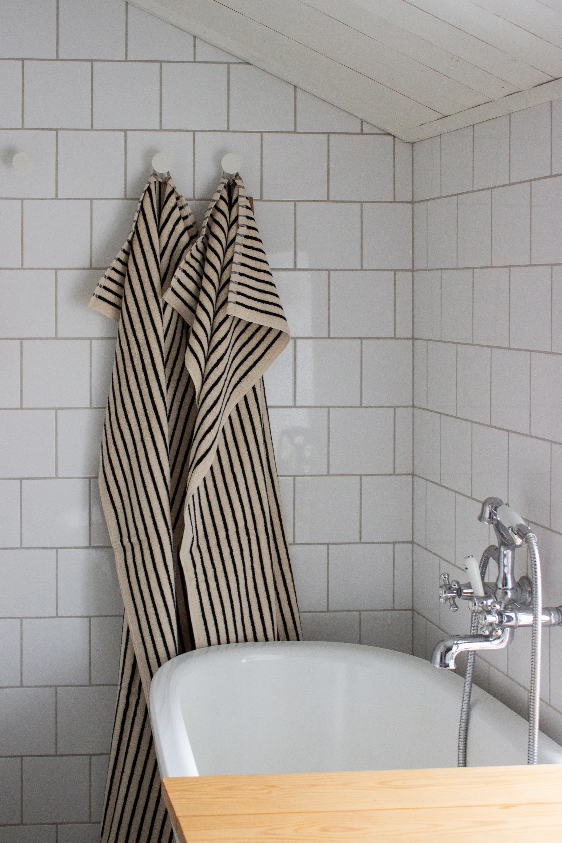 Drift bath towels 100x150 cm 2-pack - White-black,  Scandi Living