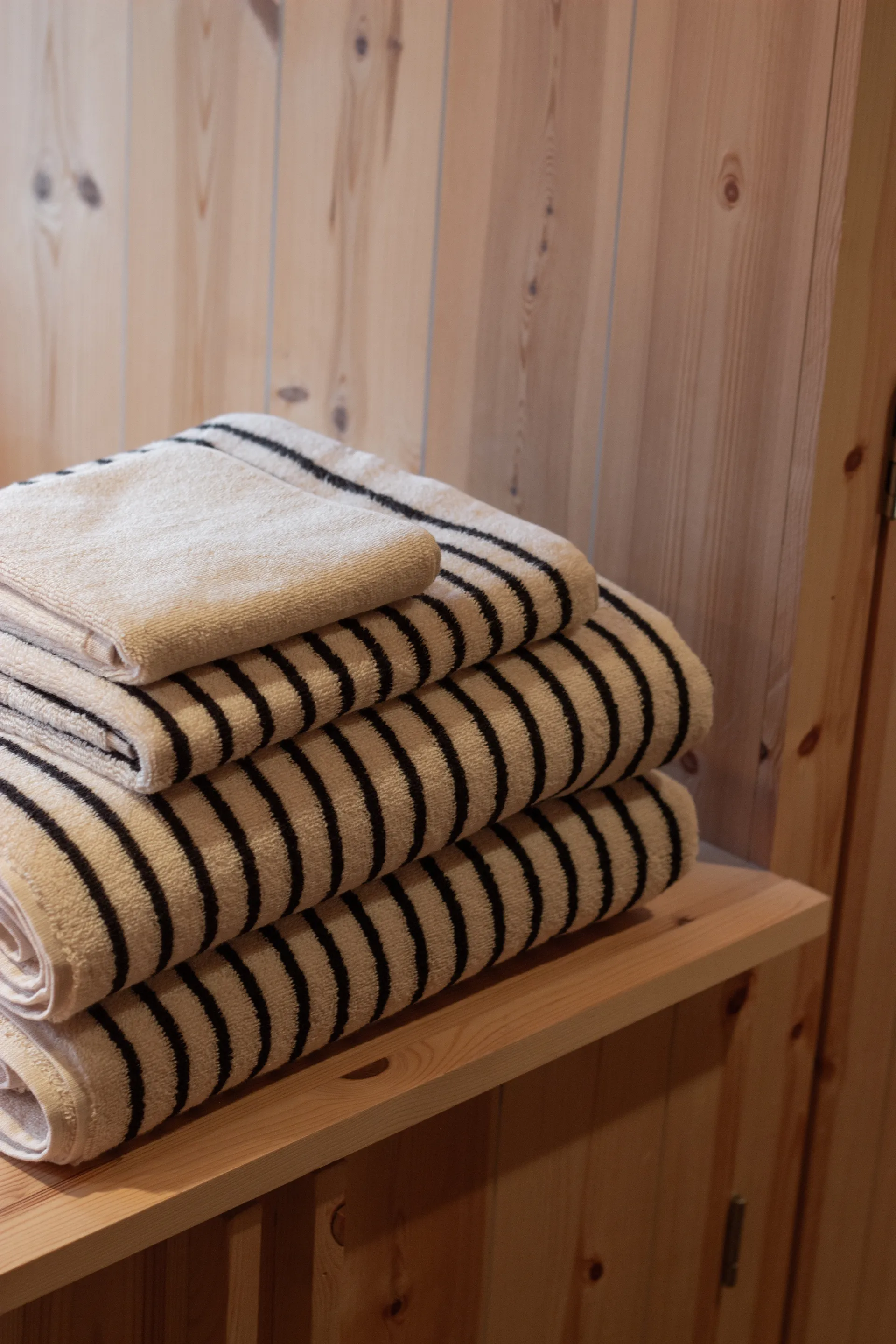 Drift bath towels 100x150 cm 2-pack - White-black,  Scandi Living