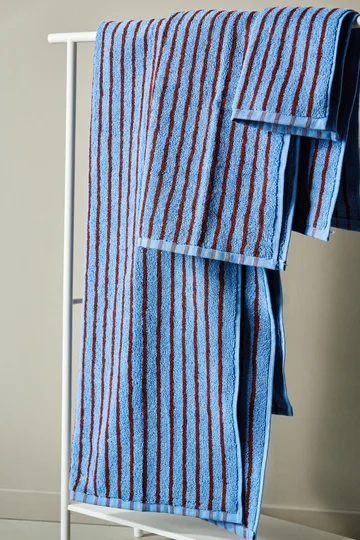 Drift towel 50x70 cm - Blue-red - Scandi Living