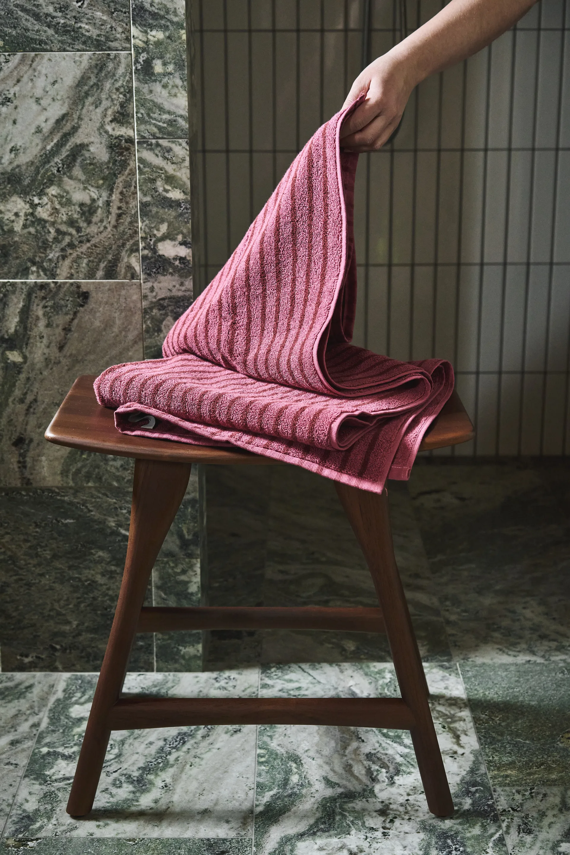 Drift towel 50x70 cm, Pink-red Scandi Living