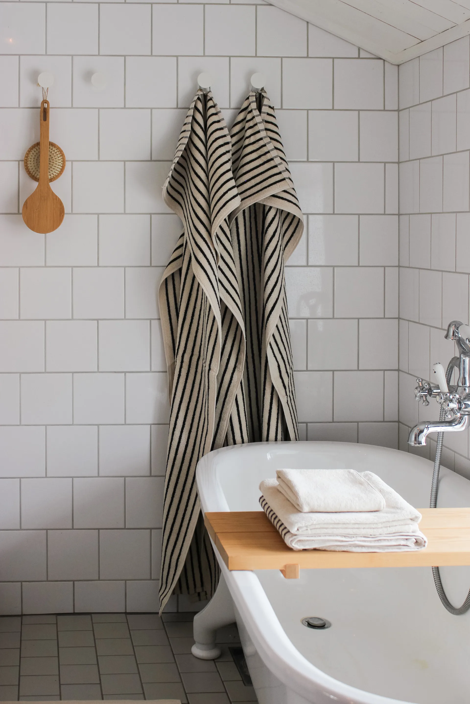 Drift towel 50x70 cm, White Scandi Living