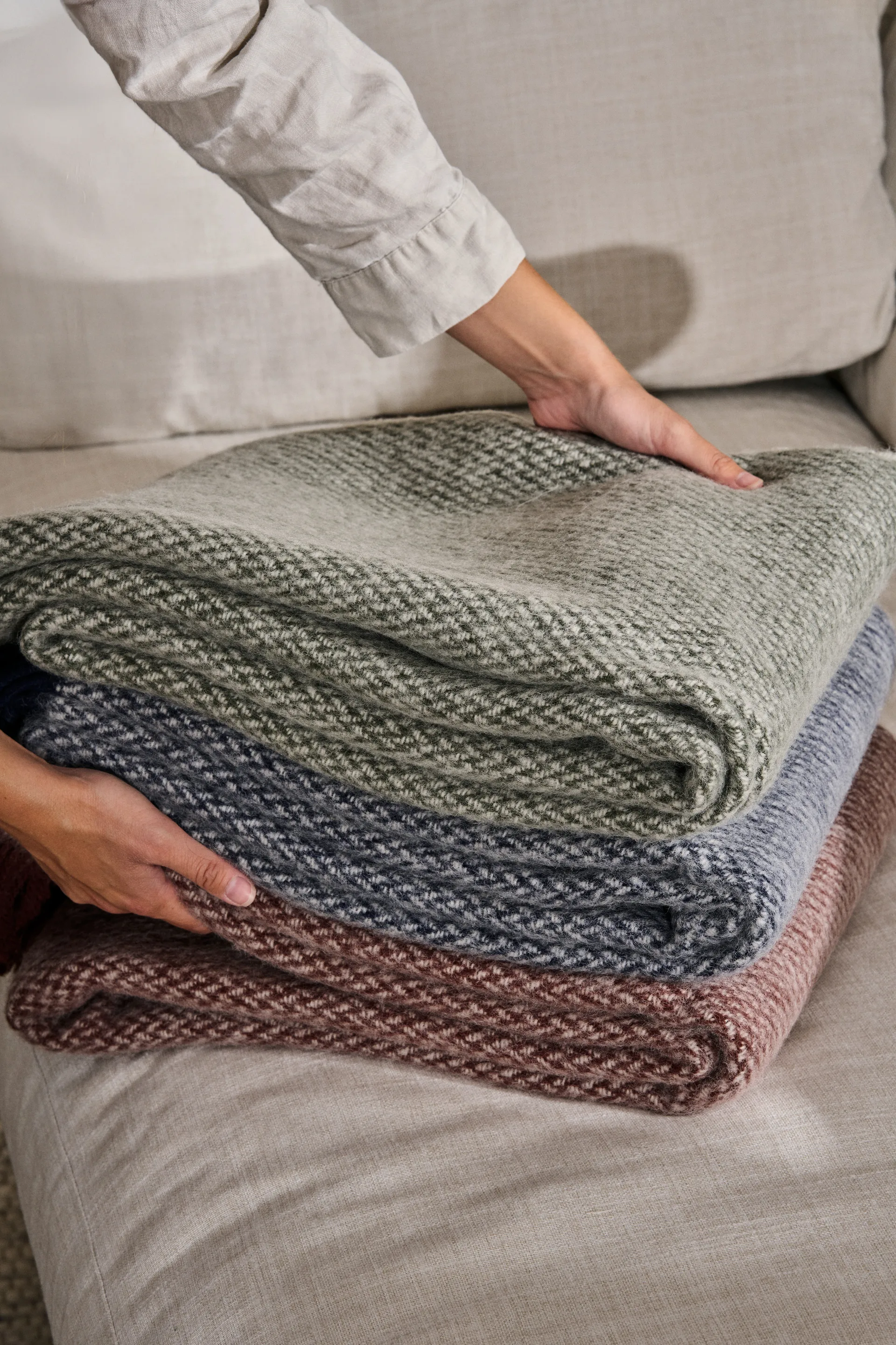 Sandstone wool throw 130x180 cm, Khaki green Scandi Living