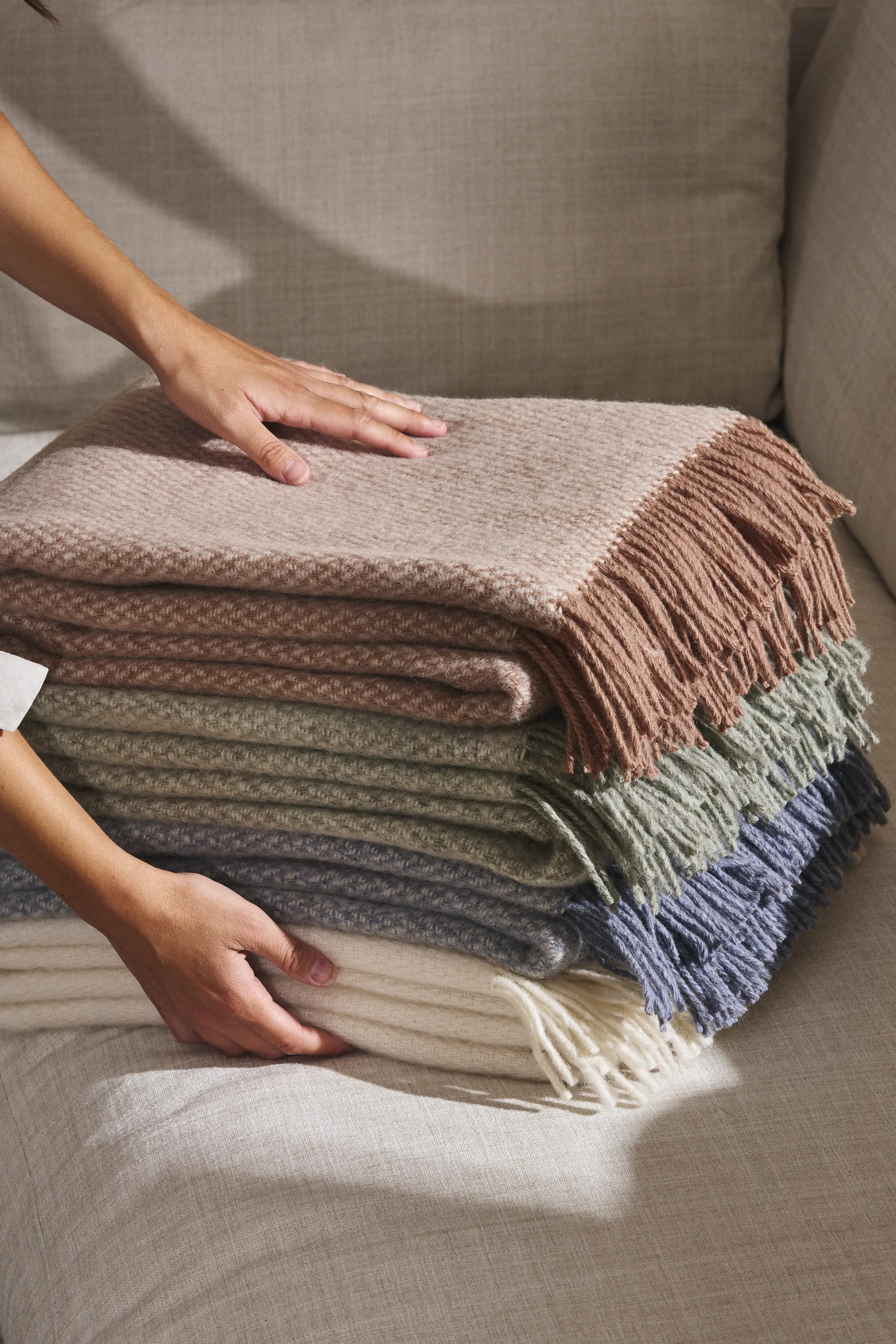 Sandstone wool throw 130x180 cm, Mocha Scandi Living