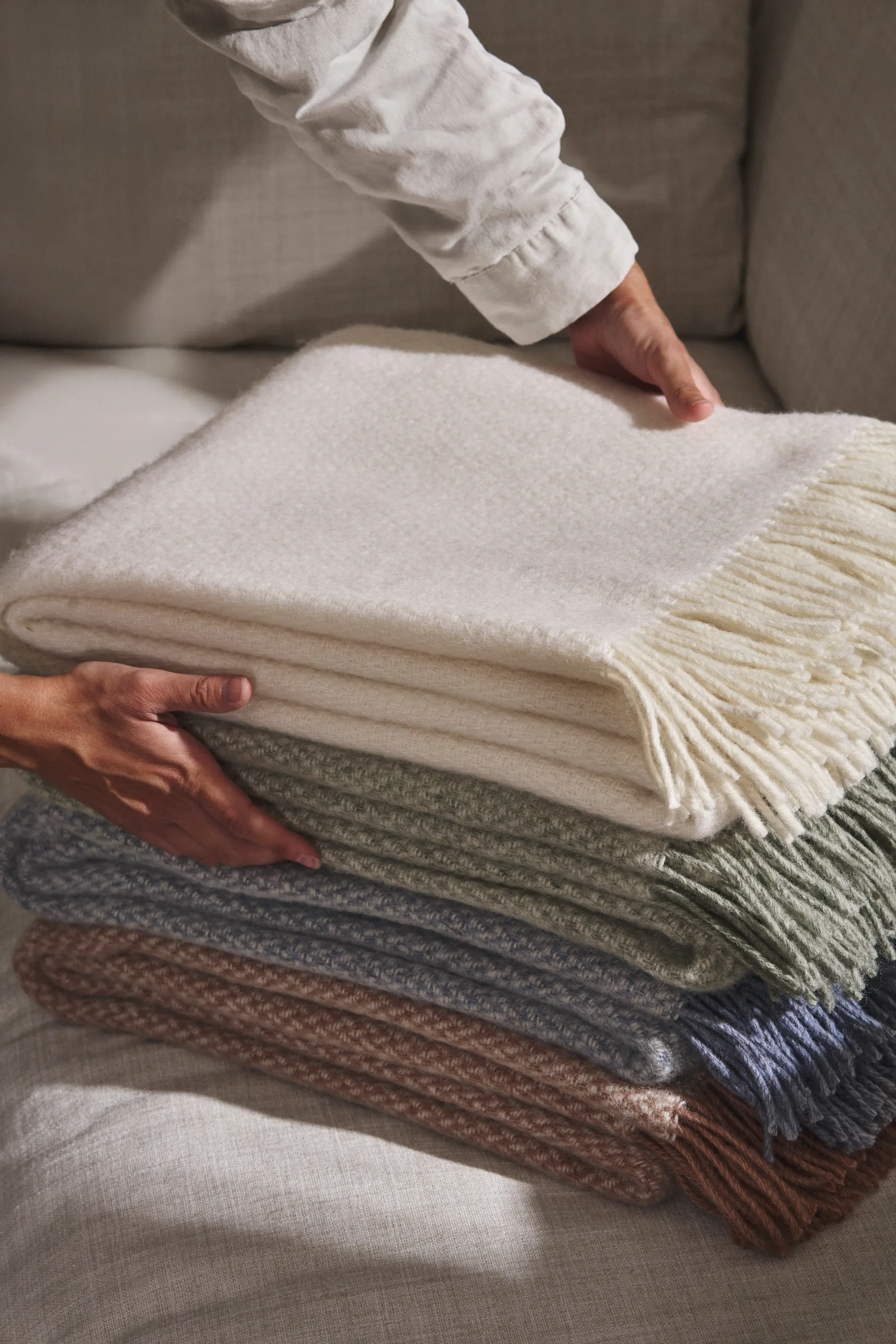 Sandstone wool throw 130x180 cm, Mocha Scandi Living