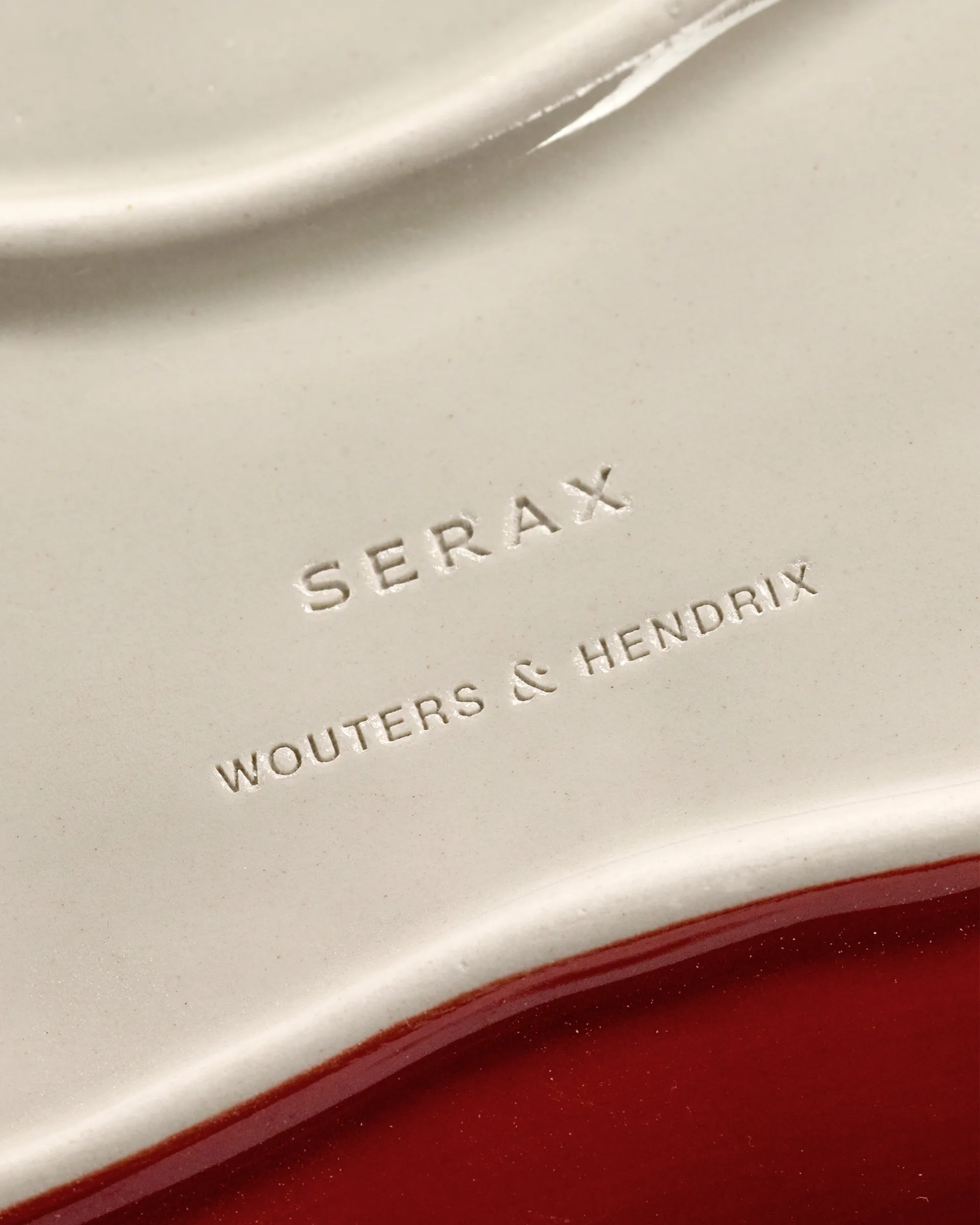 Les Objets Mouleversants tray M, Red-white Serax