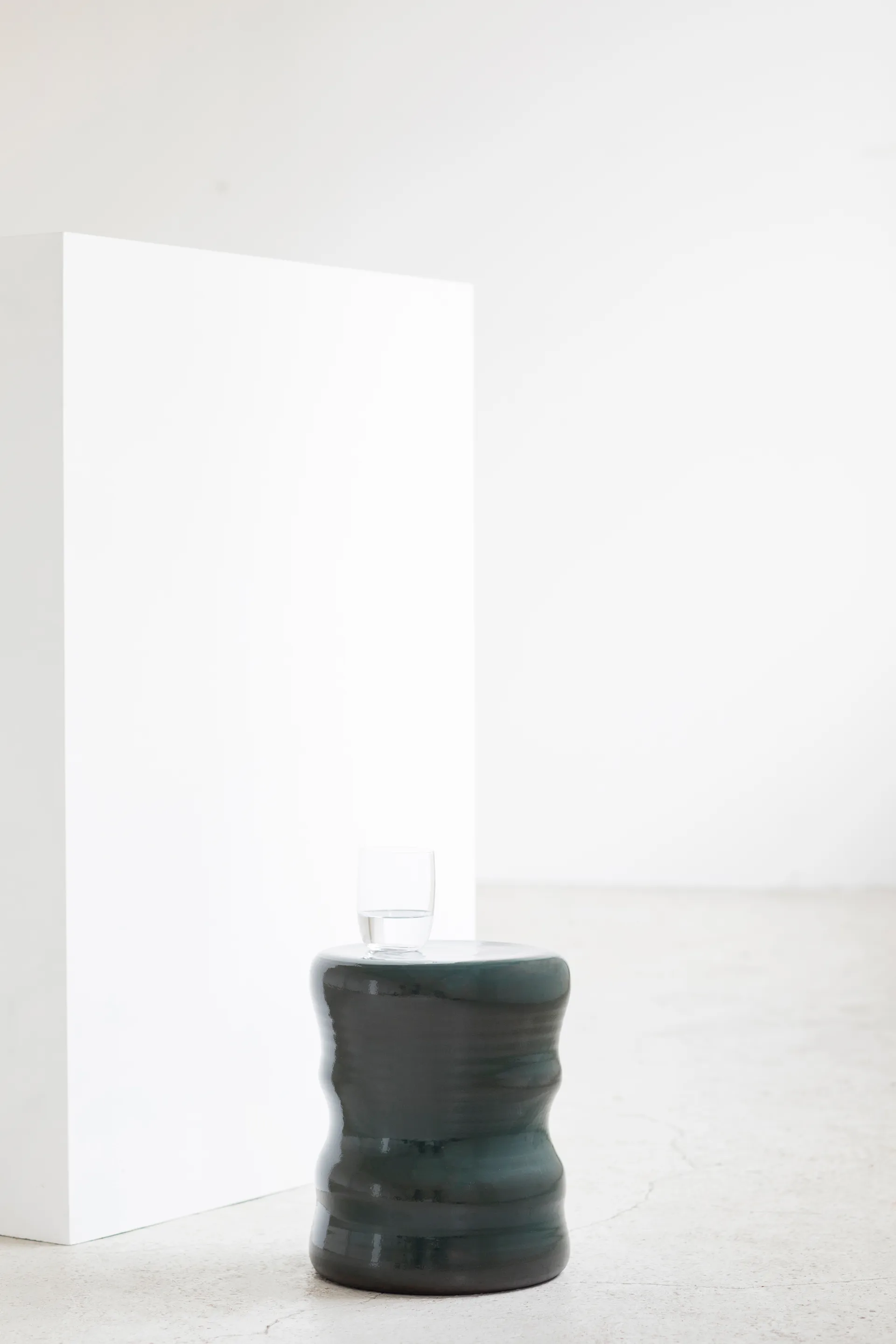 Pawn side table Ø29x34 cm, Green Serax
