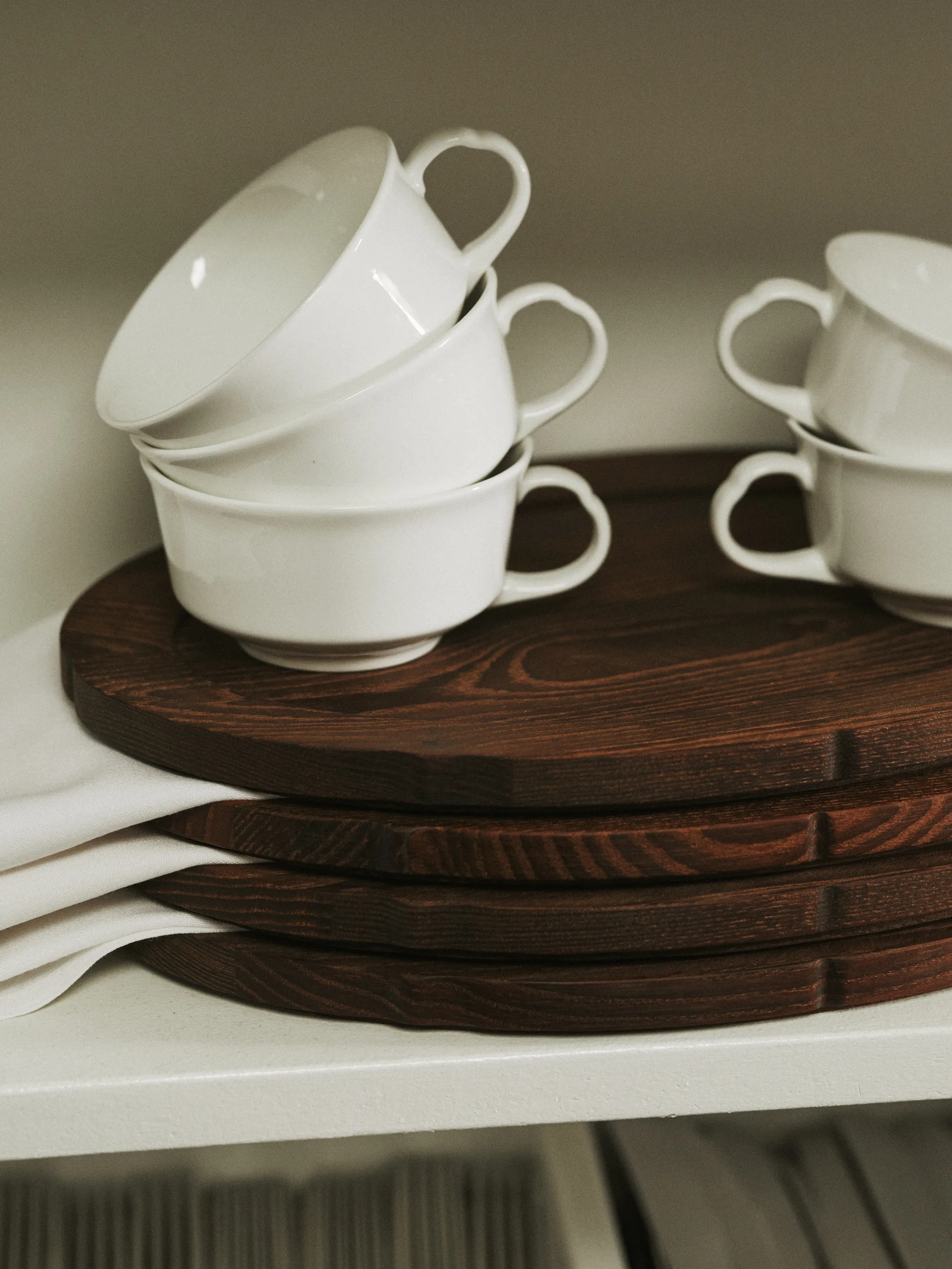 Silhouette oval tray 21x30 cm, Ash Serax