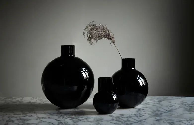 Pallo vase, Black 20 cm Skrufs Glasbruk