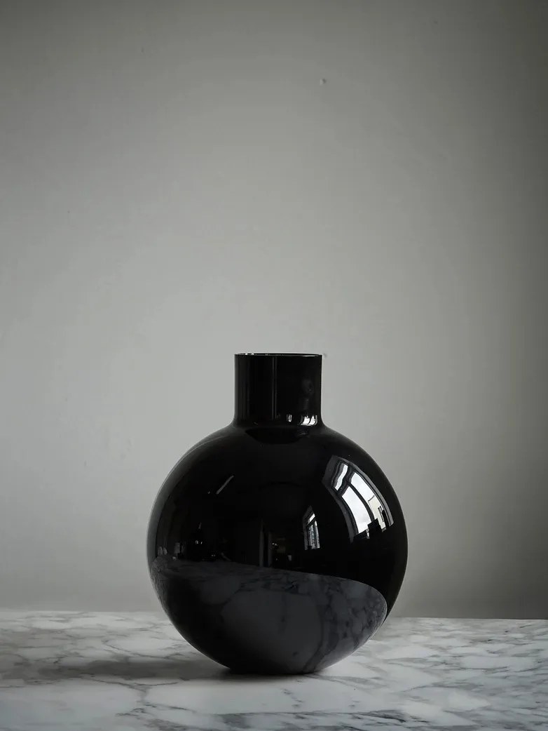 Pallo vase, Black 31 cm Skrufs Glasbruk