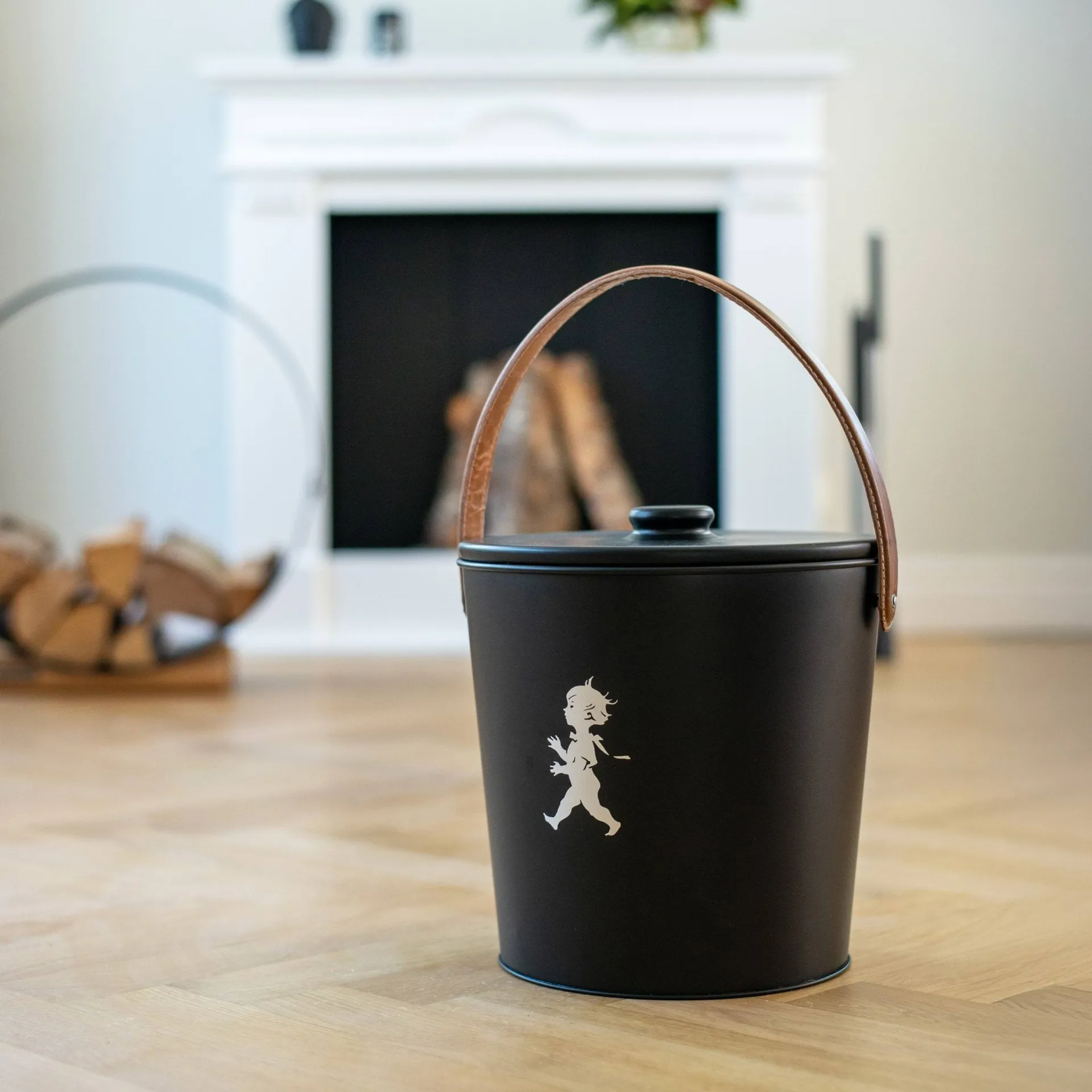 Solstickan ash bucket, Black Solstickan Design