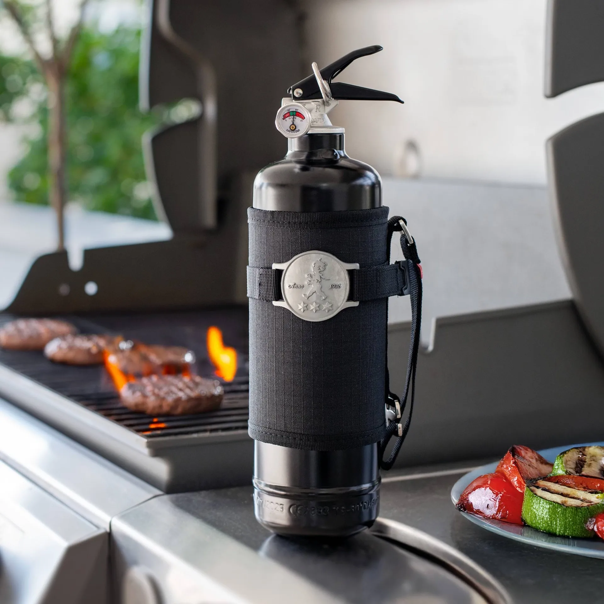 Solstickan fire extinguisher 1 kg, Outdoor edition, Black Solstickan Design