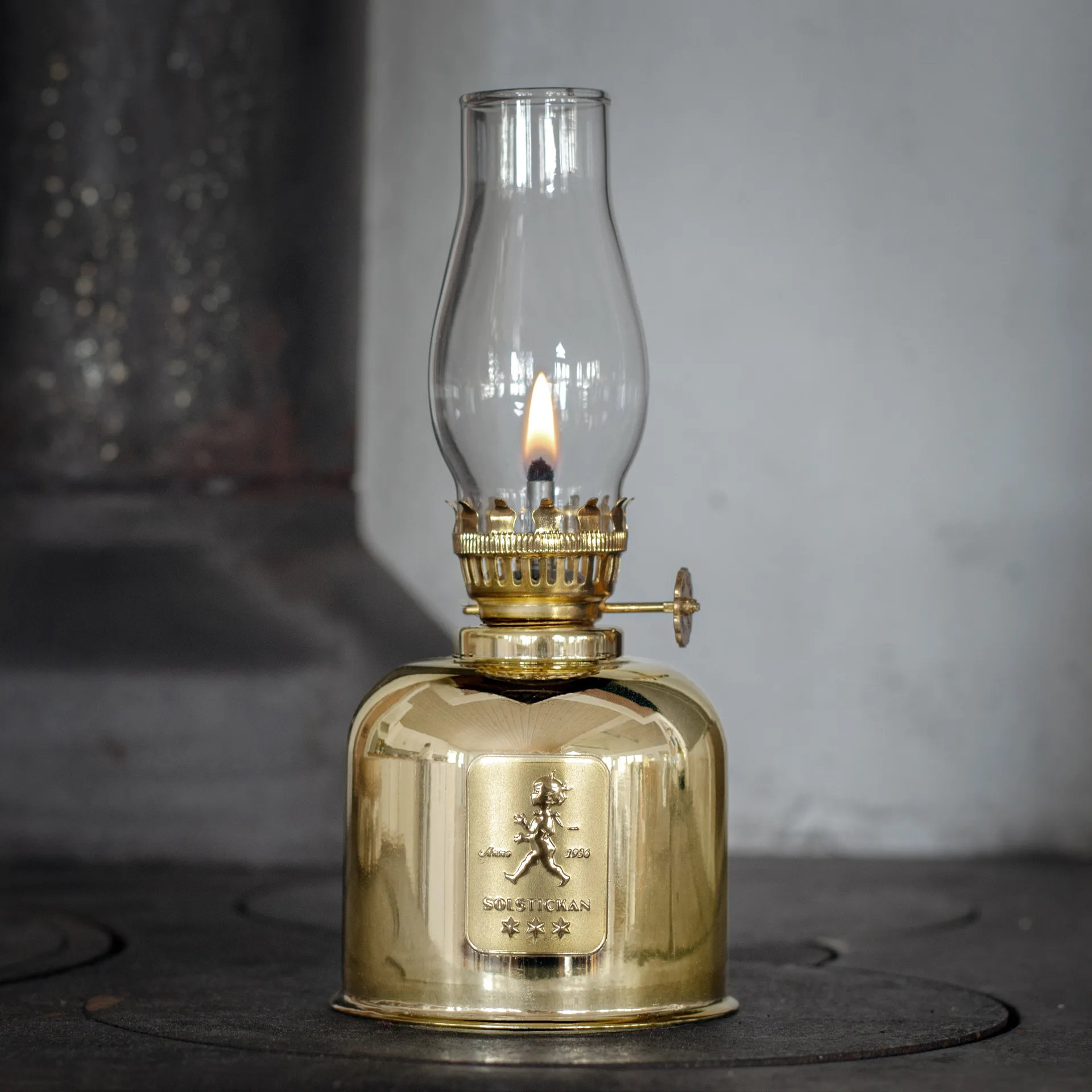 Solstickan paraffin lamp, gold Solstickan Design