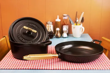 Buster & Punch cast iron frying pan black Ø28 cm - Brass handle - STAUB