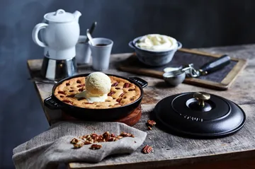 Staub cast iron casserole with lid round Ø20 cm - Black - STAUB