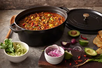 Staub La Cocotte oval cast iron pot 5.5 L - Black - STAUB