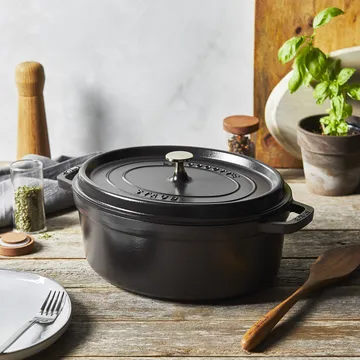 Staub La Cocotte oval pot cast iron 2.35 L - Black - STAUB