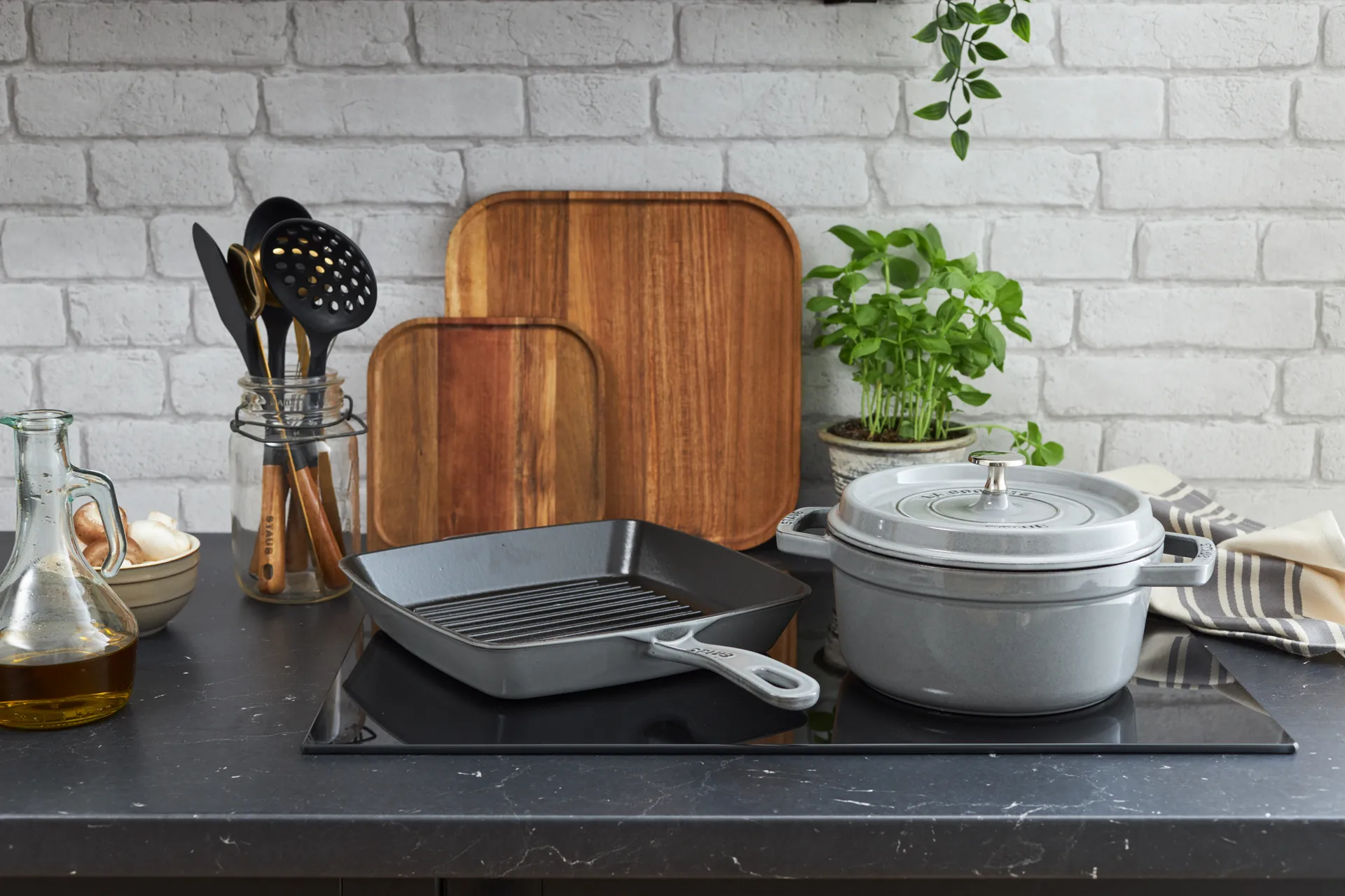 Staub La Cocotte round casserole cast iron 1.7 L, Graphite gray STAUB