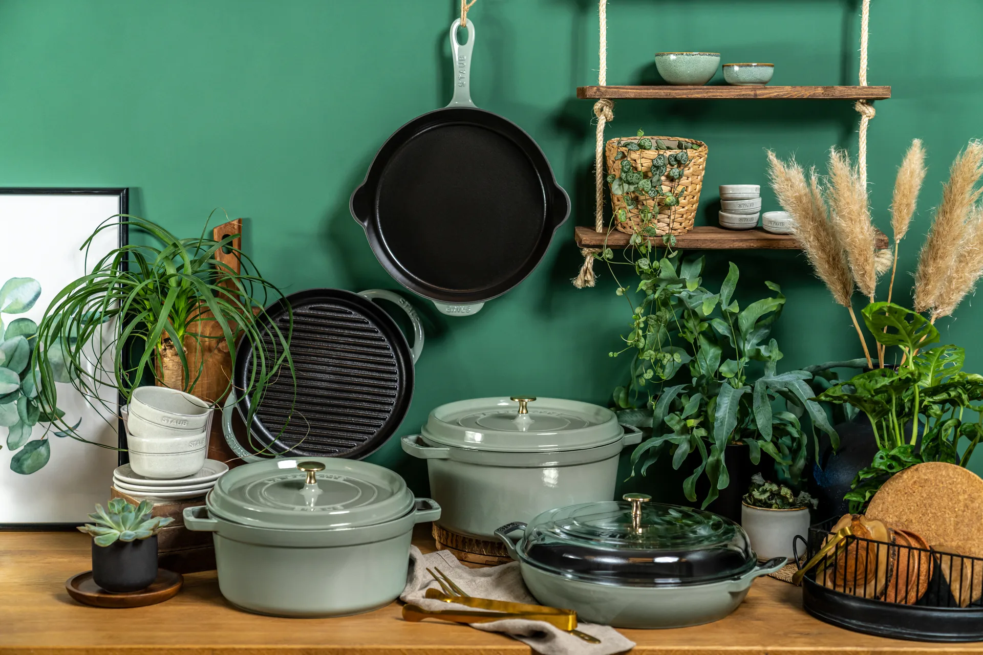 Staub La Cocotte round cast iron pot 6.7 L, Eucalyptus wood STAUB