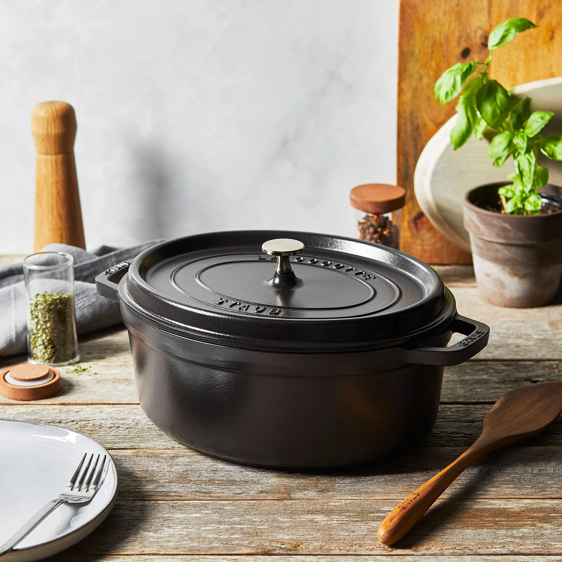 Staub oval casserole dish 4.2 l, black STAUB