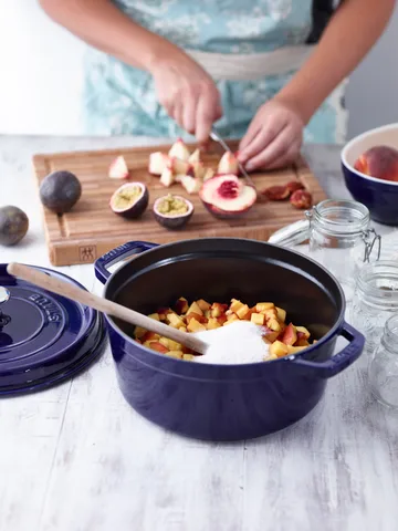 Staub round casserole dish. Three layers of enamel 3.8 l - Dark blue - STAUB