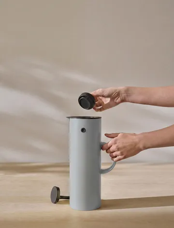 EM77 Stelton vacuum jug 1 l - Soft cloud - Stelton