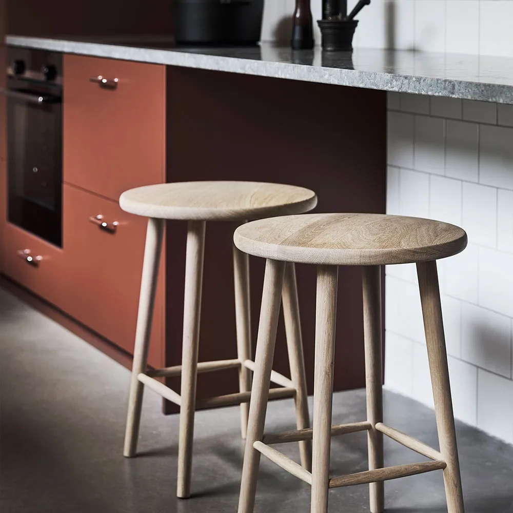 Miss Button bar stool, Oak natural oil. medium Stolab