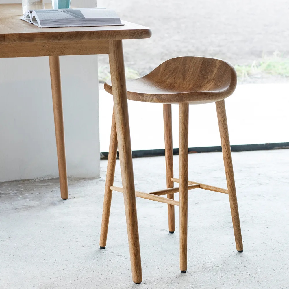 Miss Holly bar stool, Oak light matte lacquered Stolab