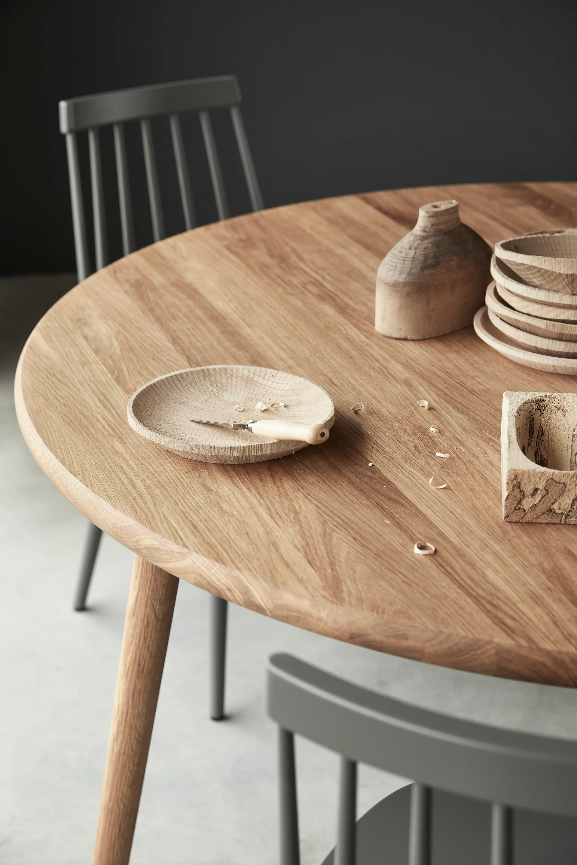 Miss Tailor dining table round Ø130 cm, Oak naturell oil fixed disk Stolab