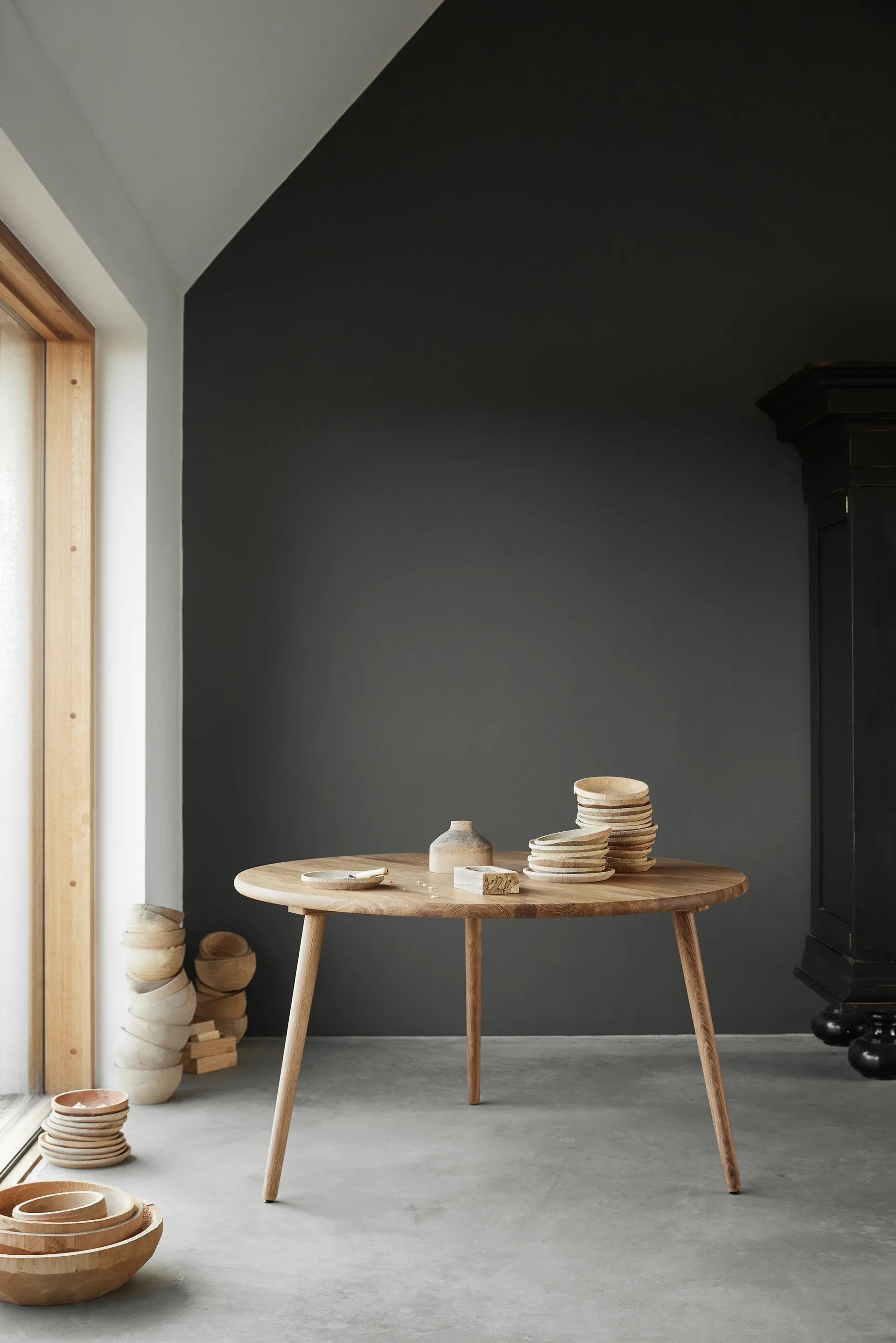 Miss Tailor dining table round Ø130 cm, Oak naturell oil fixed disk Stolab