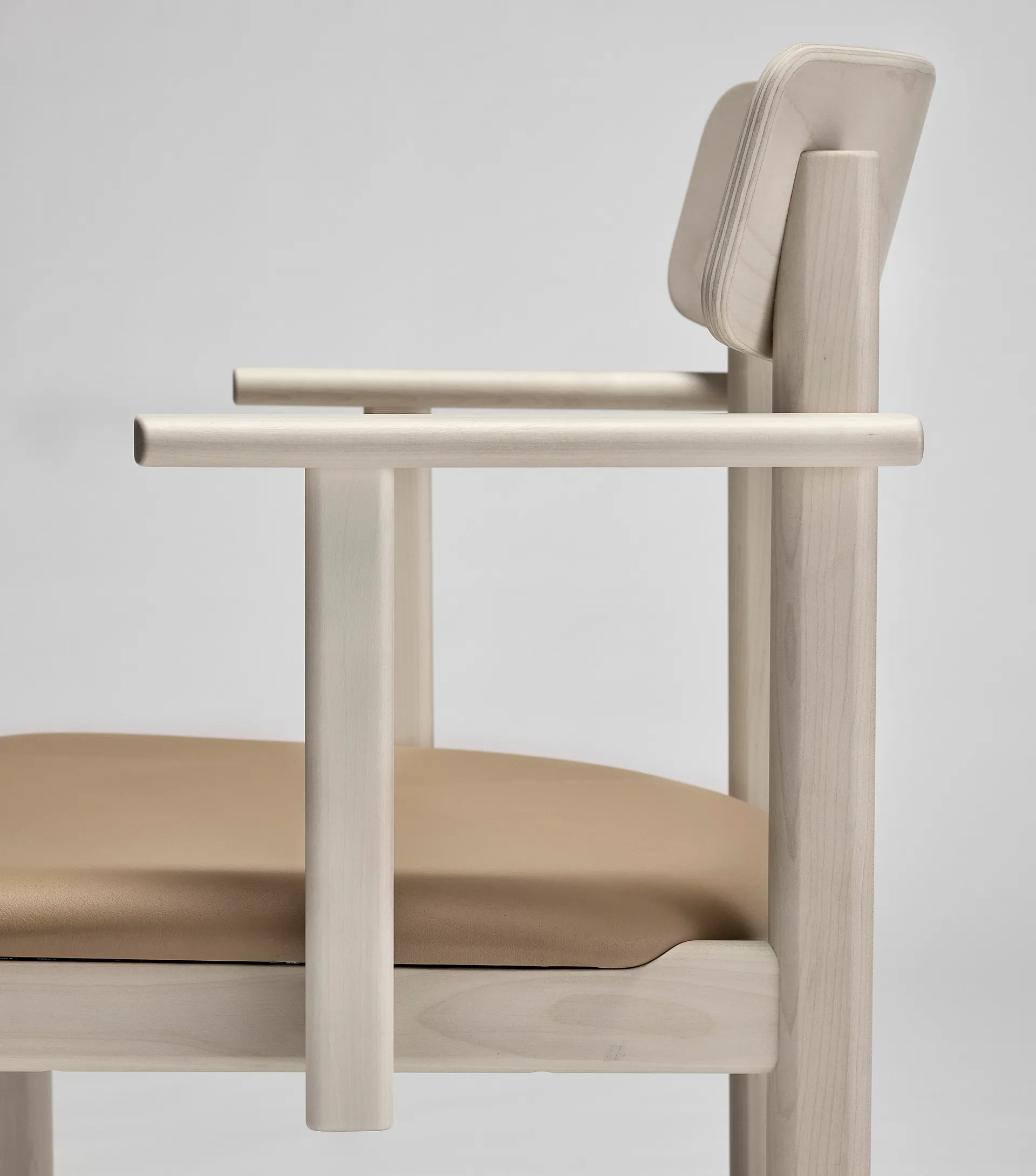 Pal armchair, Birch light matte lacquer-Elmosoft 22030 Stolab