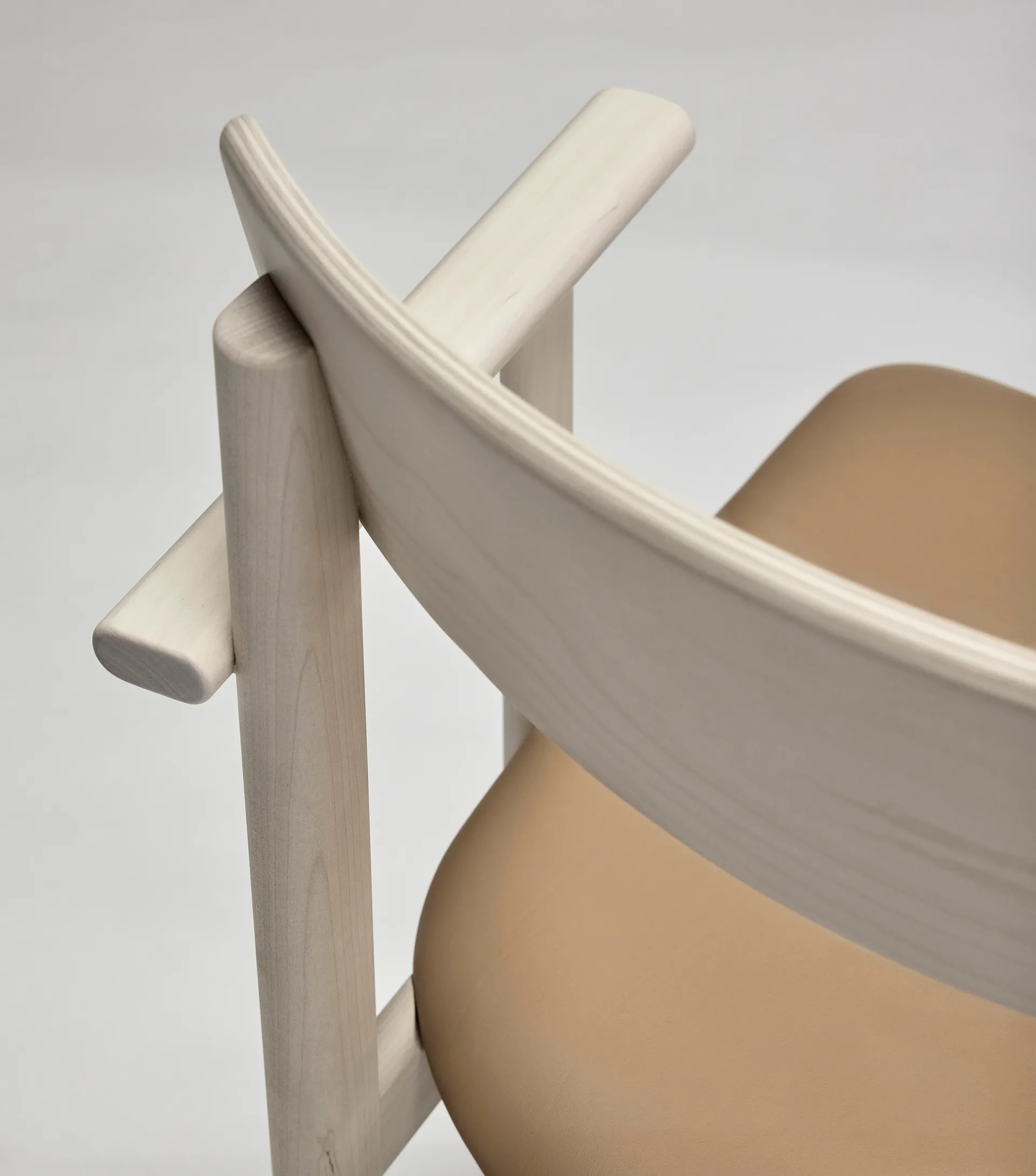 Pal armchair, Birch light matte lacquer-Elmosoft 22030 Stolab
