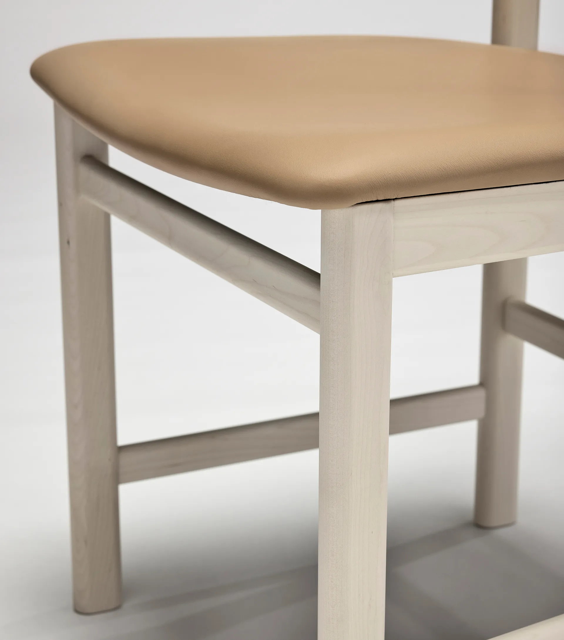 Pal chair, Birch light matte lacquer-Elmosoft 22030 Stolab